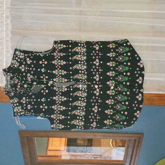 Ann Taylor Button Down Tank - Picture 1 of 3
